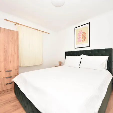 Lara Sveti Filip i Jakov