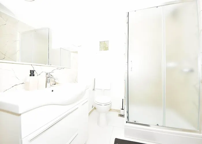 Lara Свети-Филип-и-Яков